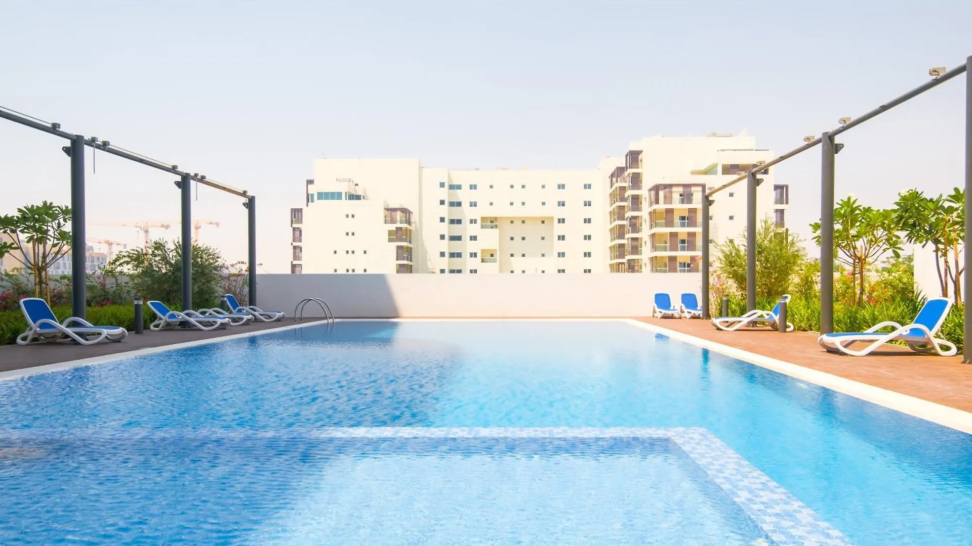 Poolside Charm Lägenhet Abu Dhabi Förenade Arabemiraten